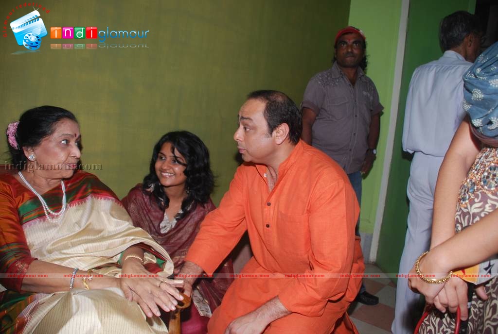 Asha Bhosle and Prateik Babbar at book launch on Smita Patil Event hd photo